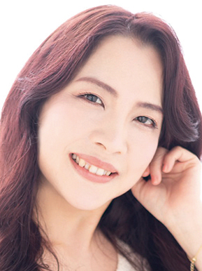許 綾香